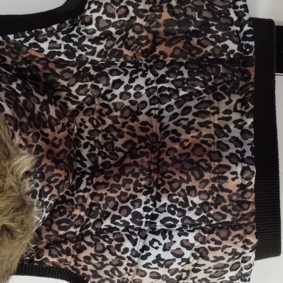 Tribal hooded leopard print zip up puffer vest. - Picture 5 of 5